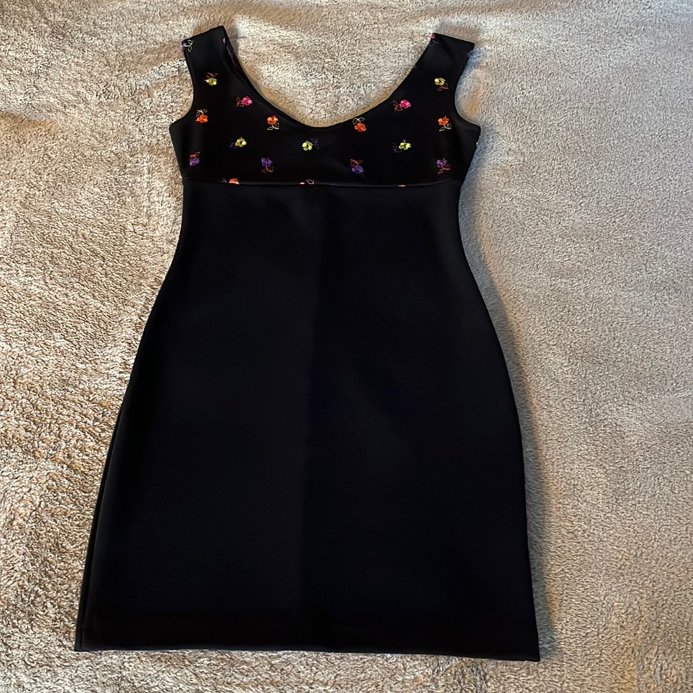Adorable excellent used condition nouveau stretch sundress. Polyester spandex.